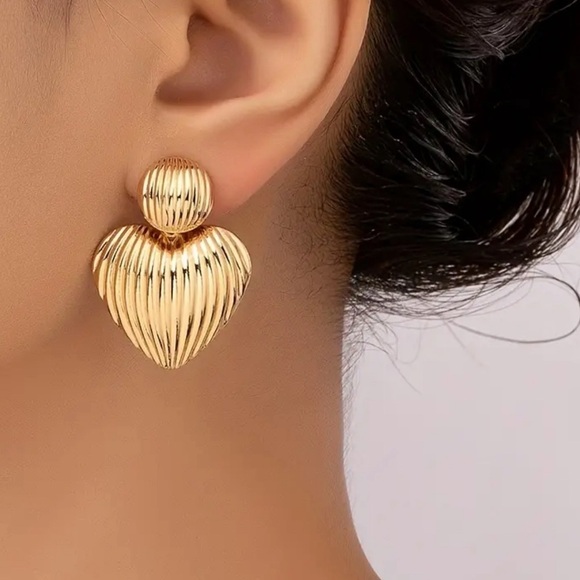 Textured dangle heart earrings 💕✨✨✨🎁 - Picture 1 of 3